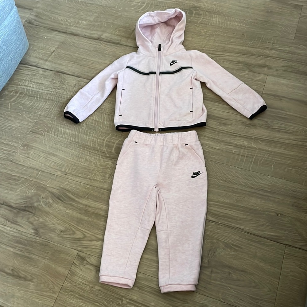 Toddler Nike Tech fleece Size 24 months in excellent condition